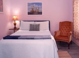 Adorable Historic Downtown Apartment