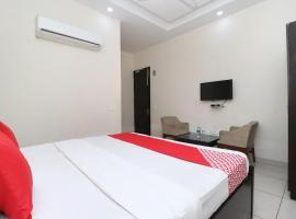 OYO 30457 Yashvi Hotel And Resort，位于Banūr的酒店