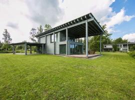 Golf Villa near Tallinn，位于Manniva亚格拉瀑布附近的酒店