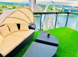 Glasgow City Centre - The PENTHOUSE with RiverViews - (Duplex, 3 Bedrooms, 3 Bathrooms, 2 Living rooms/Kitchen, Private SKY Terrace, 2 Parkings, Top Floor, Huge - 2100 sq ft, SECC HYDRO)