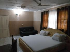 Western PalmLands Hotel，位于Esikado的酒店