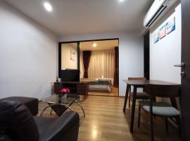 2 Floor - Centrio Condominium near Central Shopping Mall and Phuket Old town，位于普吉镇普吉中央购物中心附近的酒店