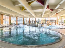 水瓶座SPA酒店，位于科沃布热格的带泳池的酒店