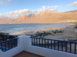 Playa de Caleta de Famara，位于法马拉的酒店