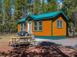 Bend-Sunriver Camping Resort Cottage 1，位于森赖弗的度假园