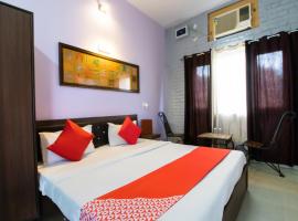 OYO 48940 Redson Holiday Home，位于Pāonta Sāhib的酒店
