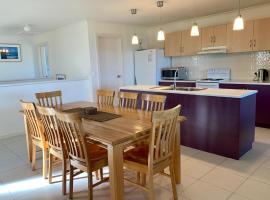 Bayview Beach House Apartment No 1，位于金斯科特的酒店
