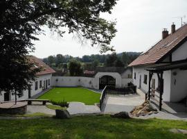 Statek Český Dvůr，位于Postupice的酒店