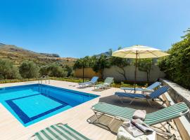 Gorgeous Pool Garden Villa，位于Áyios Ioánnis的带停车场的酒店