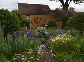 Unique cosy cottage with stunning gardens，位于穆塞尔堡的酒店