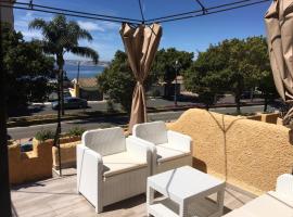 Beach Bungalow Port,free parking，位于埃斯特波纳的酒店