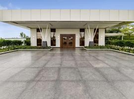 Ramada by Wyndham Bengaluru Yelahanka，位于耶拉汉卡的酒店