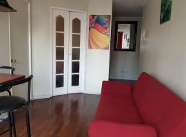 Departamento Paseo Bulnes Metro La Moneda，位于圣地亚哥的酒店