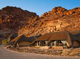 Twyfelfontein Country Lodge，位于Twyfelfontein的酒店