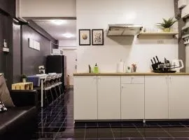 T2 2 Bedrooms 6 guests Full kitchen 1 min to BTS