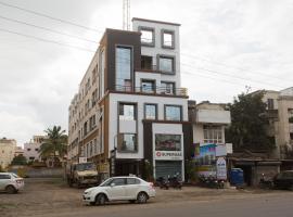 KAAVSAFARI LODGE，位于Begūr的酒店