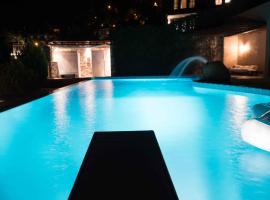Tranquil Infinity Pool Getaway (private jacuzzi and steam bath, pool, garden, sea and city views)，位于沃洛斯的Spa酒店
