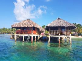 San Blas Islands - Private Cabin Over-the-Ocean + Meals + Island Tours，位于Mandinga的度假短租房
