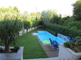 Villa Le Lanterne Pool & Relax，位于蒙德罗的带泳池的酒店