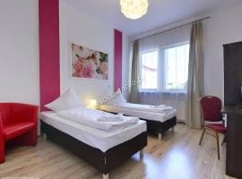 Hotelik Kameleon Pokoje Gościnne，位于亚沃尔的酒店