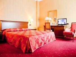 乔利酒店，位于卡斯特罗维拉里的酒店