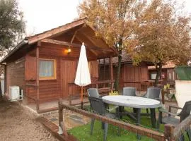 希罗内利亚露营酒店