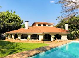 Africa House Malawi，位于利隆圭马拉维国家植物标本馆及植物园附近的酒店