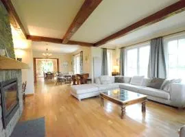 Spacious villa near Lesse