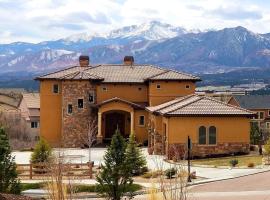 Chateau du Pikes Peak, a Tuscany Retreat，位于科罗拉多斯普林斯猎鹰体育场附近的酒店