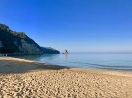 Sebastian's - Agios Gordios Beach，位于阿齐欧斯·贡多斯的家庭/亲子酒店