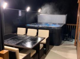 Moonlight Ridge -2 bedroom lodge with hot tub，位于费尔顿的酒店