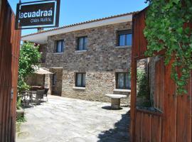 拉库阿德拉乡村别墅，位于Linares de Riofrío的家庭/亲子酒店