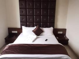 Hotel Shahi Darbar，位于Navsāri的酒店