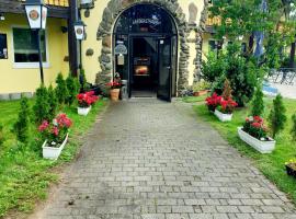 Hotel Marienhof-Iwi's Restaurant，位于Hellenhahn-Schellenberg的酒店