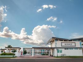 Arizona Sunset Inn & Suites，位于威尔科克斯的酒店