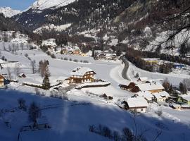 Haus Pfeifenberger，位于采德豪斯的酒店