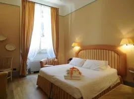 布斯德拉齐德伊柏卡广场酒店