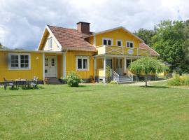 Hotel & Pensionat Björkelund，位于Stenbrohult的酒店