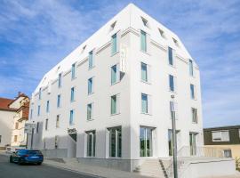 Hotel Bergamo Modern & zentral in Ludwigsburg Klimaanlage 3 Min zum Schloss WLAN Frühstück optional besonderes nachhaltiges Stadthotel in moderner Holzbauweise，位于路德维希堡的酒店
