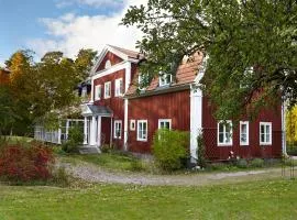 Red Haven Cottage