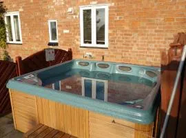 Juliet Cottage HOT TUB Sleeps 3 Singles or Double