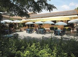 Logis Hôtel Le Flamant Rose，位于Albaron的酒店