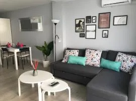 Estudio moderno con jardín privado