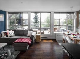 THE LOOKOUT PENTHOUSE // a luxe suite in Whistler，位于惠斯勒Excelerator Chair附近的酒店
