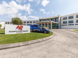 Algarve Race Resort - Hotel，位于Montes de CimaInternational Kart Circuit Algarve附近的酒店