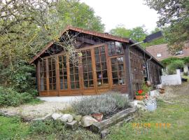 Dependance du Moulin Galuzot，位于圣瓦利耶的酒店