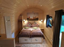 Rh&ouml;n Lodge，位于波彭豪森的带泳池的酒店