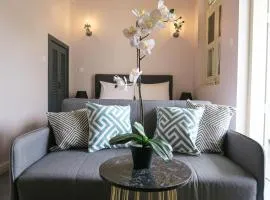 Deluxe Studio & Suite by RR