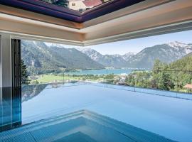 Naturhotel Alpenblick，位于毛拉赫的带按摩浴缸的酒店