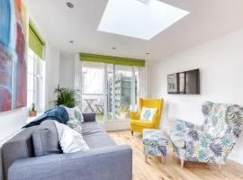 Central Bright 3 Bed Flat with Parking